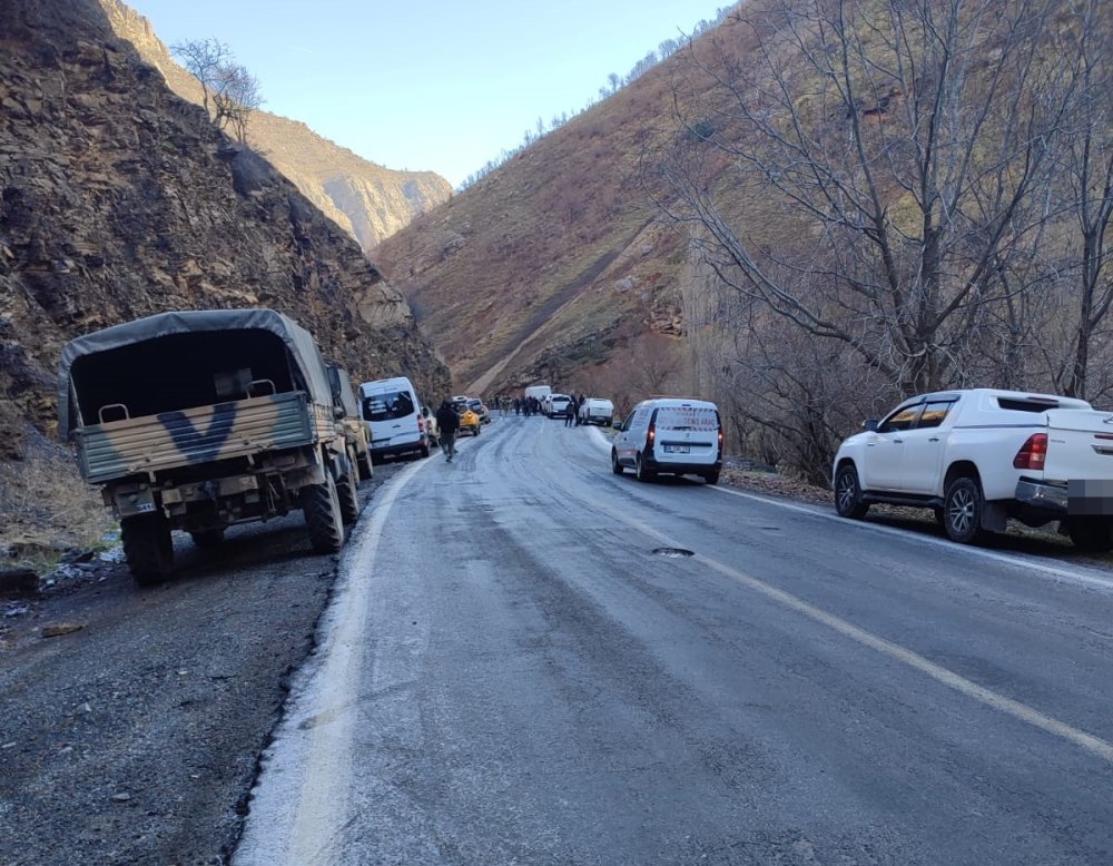 Şırnak’ta askeri araç devrildi: 2 yaralı