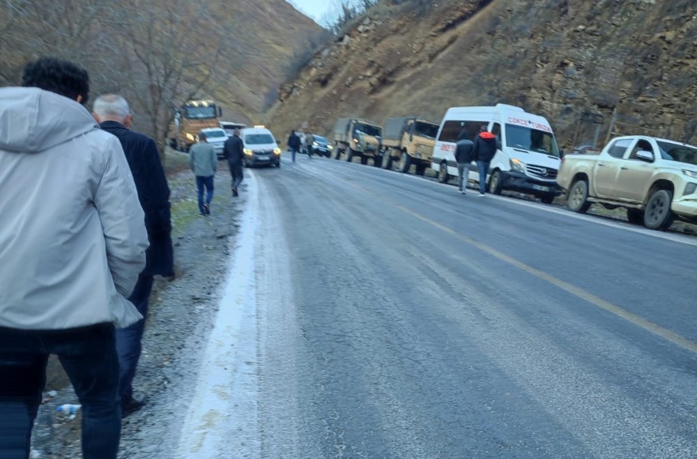 Şırnak’ta askeri araç devrildi: 2 yaralı