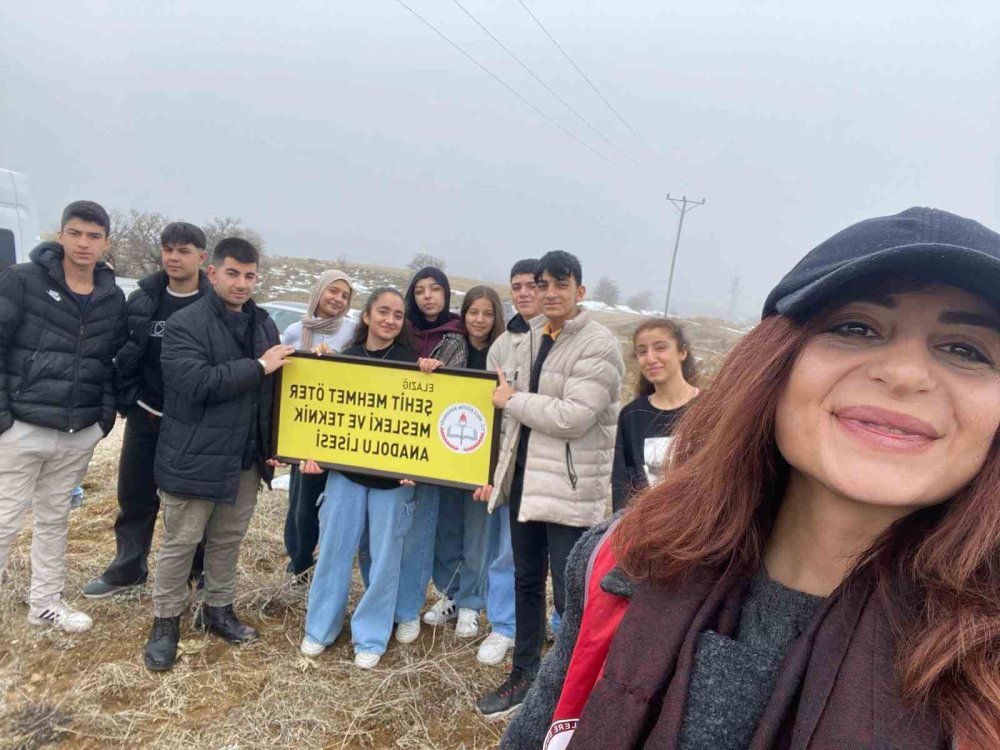 Öğrencilerden can dostlara su ve mama desteği