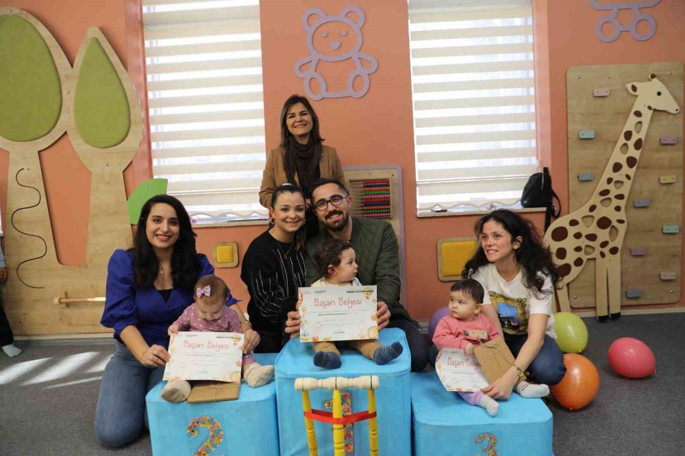 Antep Bebek Kütüphanesi emekleme yarışması renkli görüntülerle yapıldı