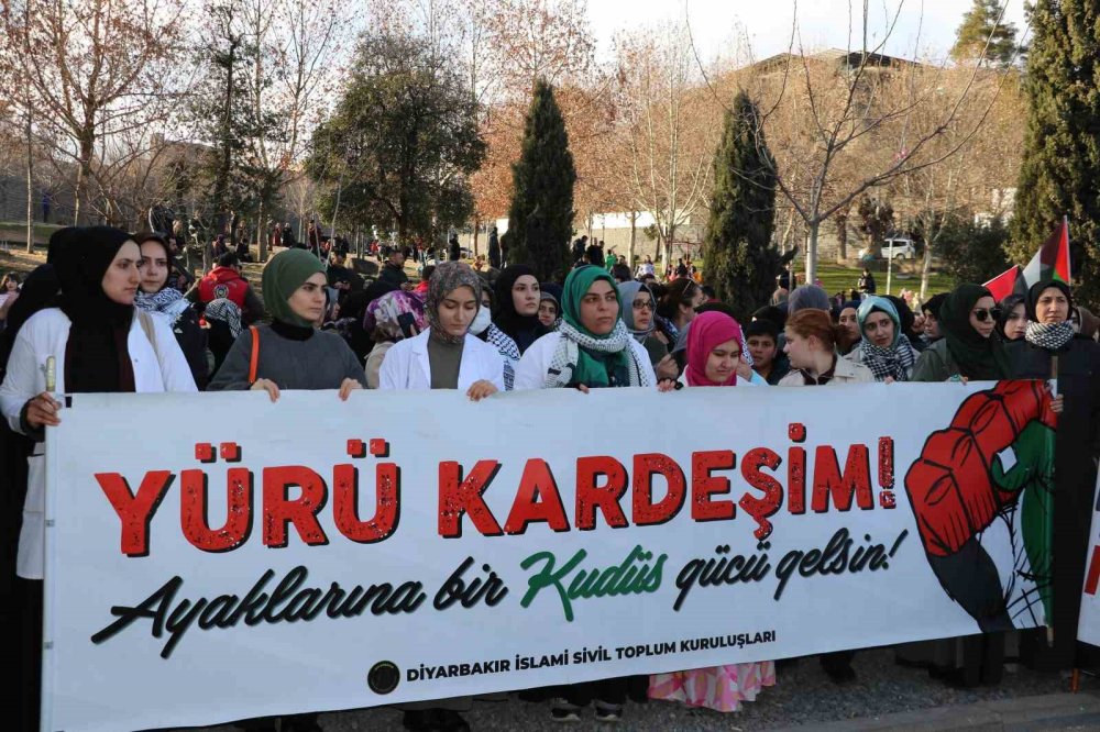 Diyarbakır’da sağlıkçılar İsrail’in gözaltına aldığı doktor için yürüdü