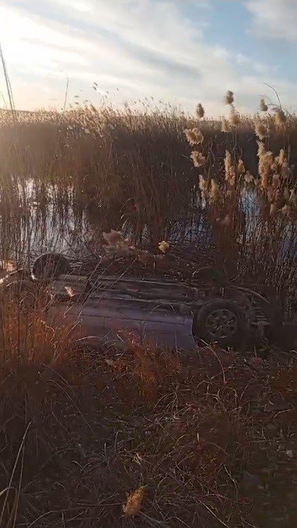 Gezintiye çıkan nişanlı çiftin aracı Fırat Nehri’ne uçtu