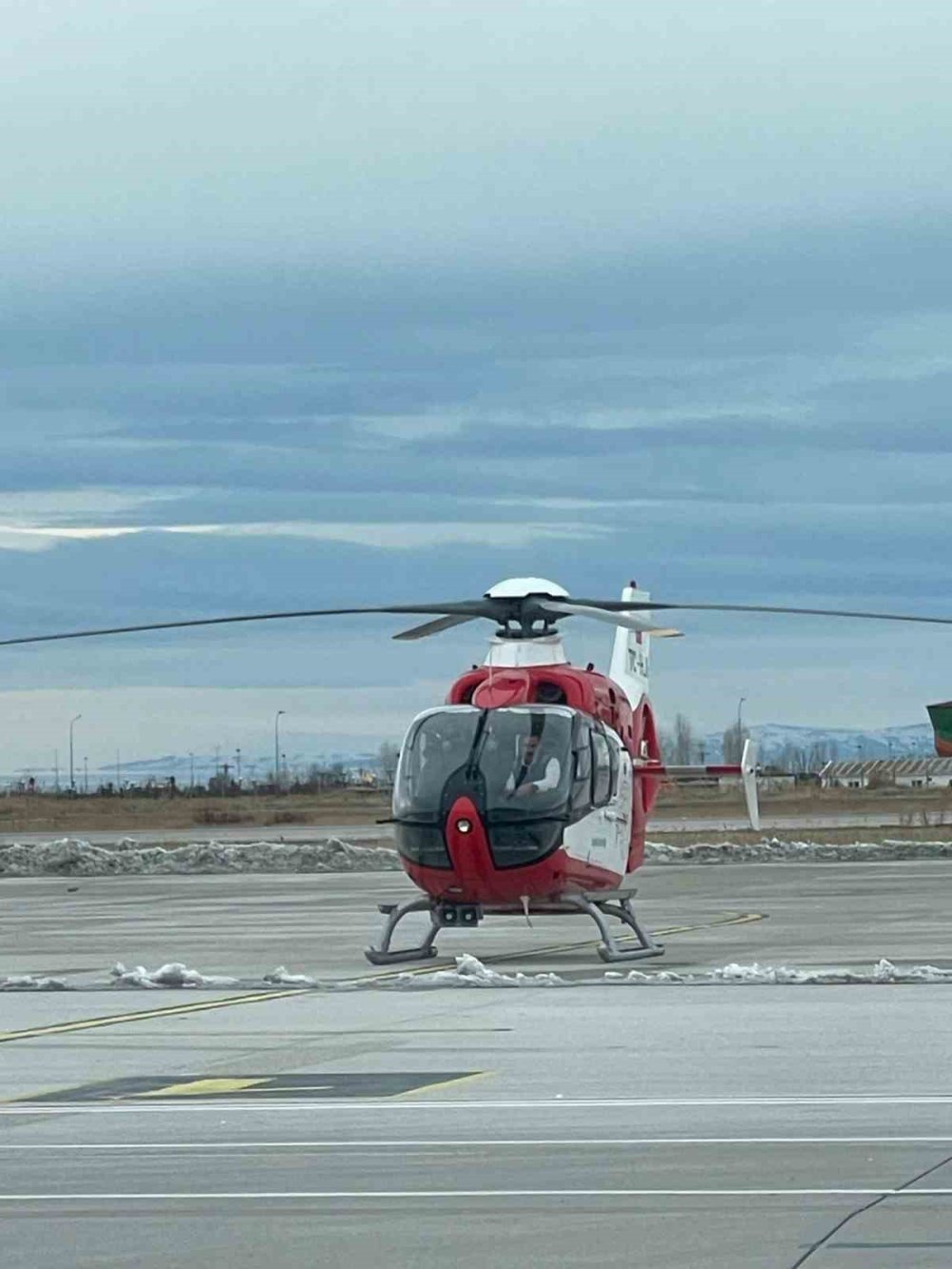 Ambulans helikopter 2 defa Bahçesaray’a uçtu