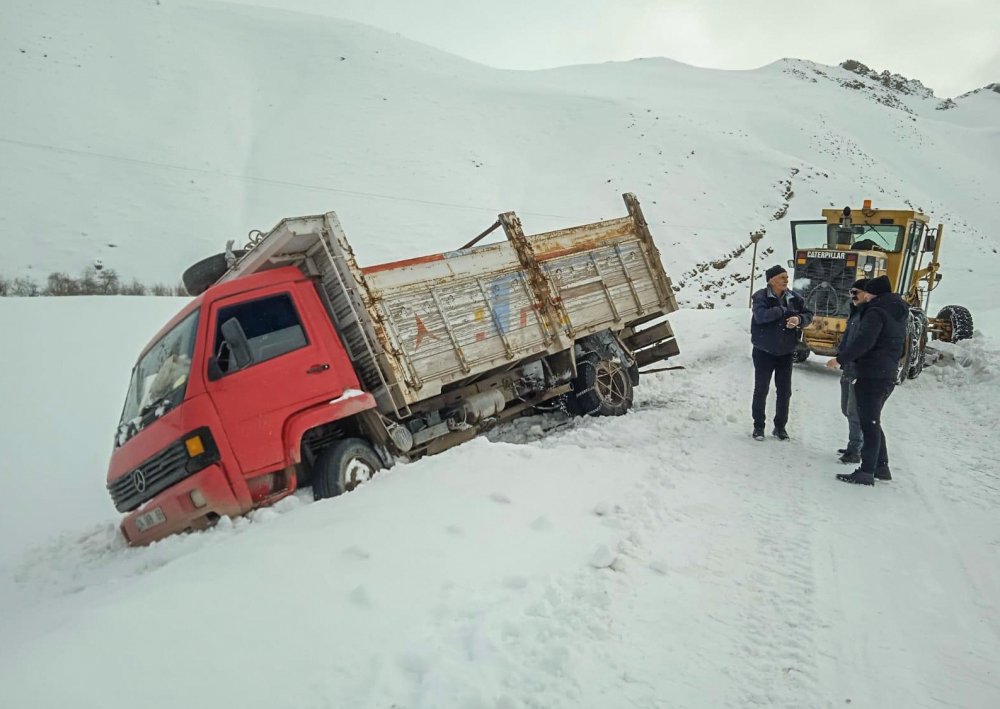 Van'da kapanan 209 mahalle ve mezra yolu ulaşıma açıldı