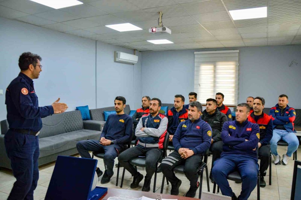 Diyarbakır'da itfaiye personeline baca yangınları eğitimi verildi