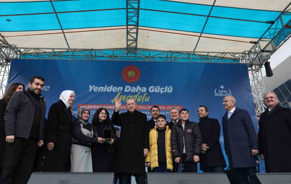Erdoğan: "Söz verdiğimiz üzere, 2024 yılı sonu itibariyle konutlarımızın yüzde 40’ını tamamlamış durumdayız”