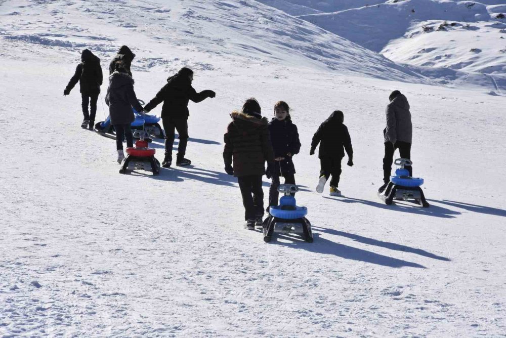 Bitlis’teki kayak merkezinde yarıyıl yoğunluğu yaşanıyor