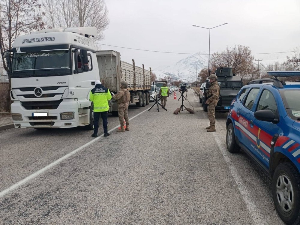 Farklı suçlardan 16 kişi tutuklandı