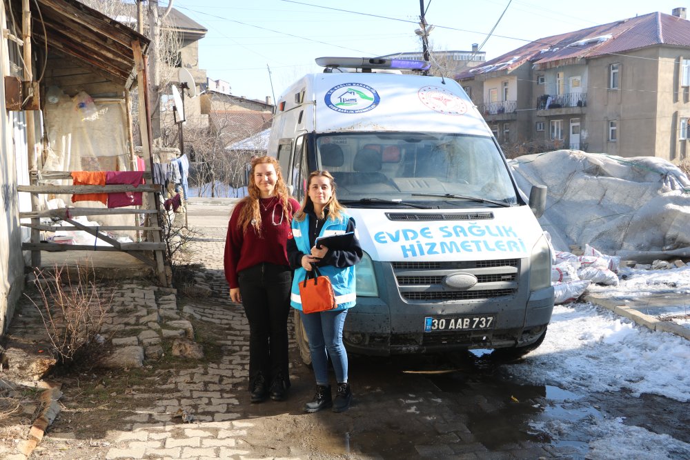 Köylerde yaşayan 400 kişiye evde sağlık hizmeti veriliyor