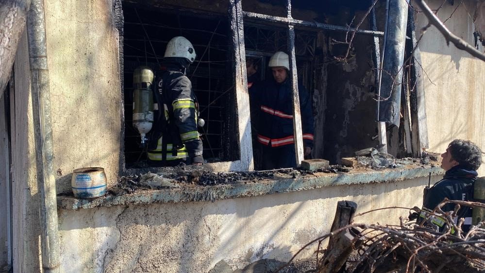 Elazığ’daki yangın faciasında ağır yaralanan genç kız yaşamını yitirdi