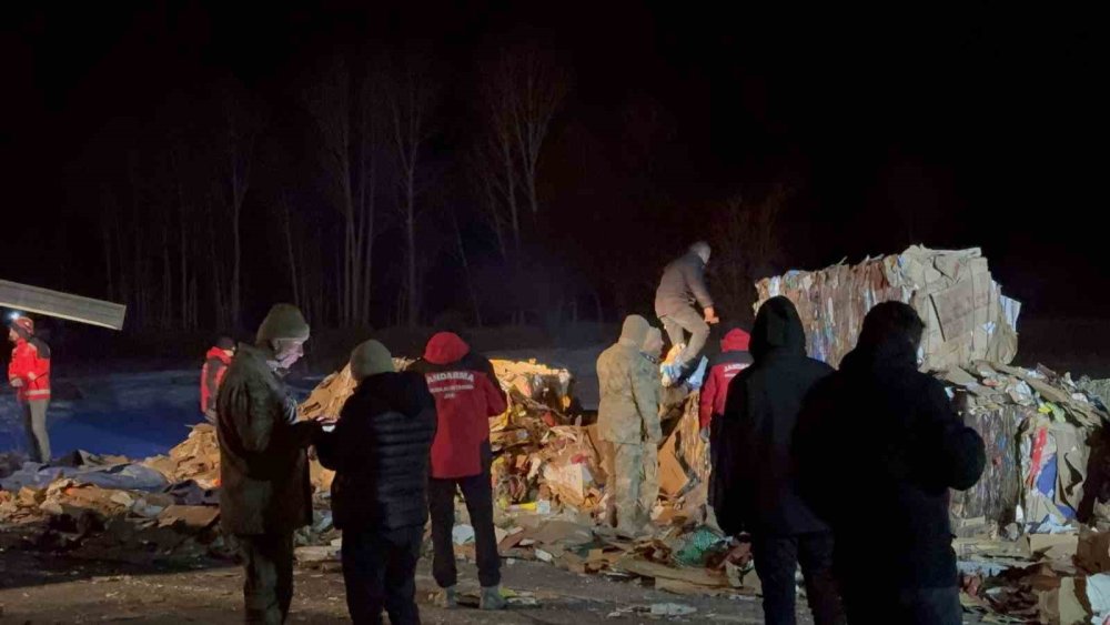 Tatvan'da kaçak göçmen taşıyan tırda gizli bölme çökmesi: 1 ölü, 4 yaralı