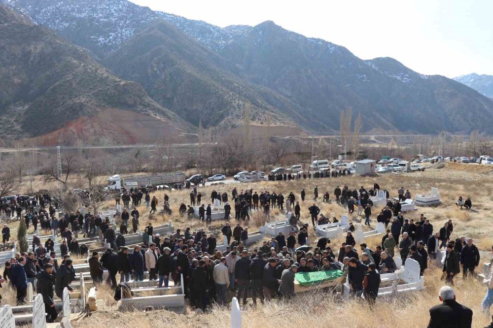 Amca ve yeğen aynı günde son yolculuklarına uğurlandı