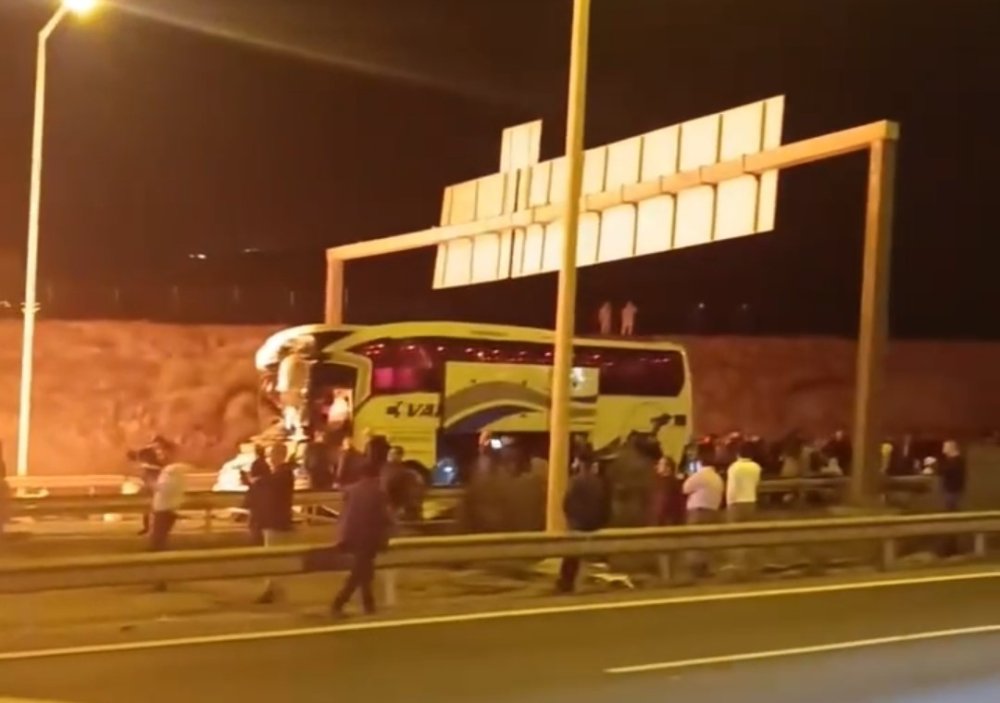 TAG Otoyolu’nda feci zincirleme kaza: 1 ölü, 19 yaralı