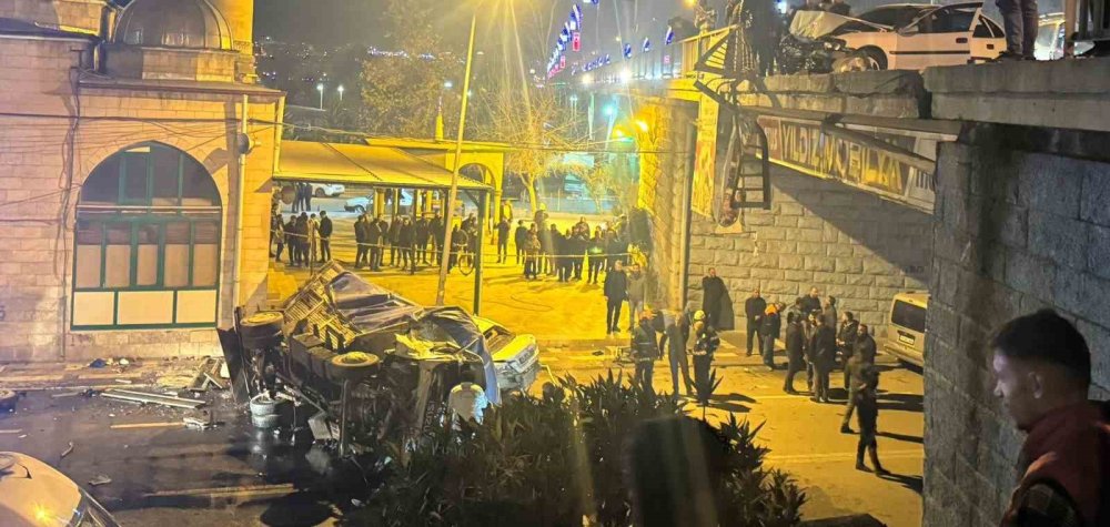 Urfa'da freni boşalan kamyon dehşet saçtı: Ölü ve yaralılar var