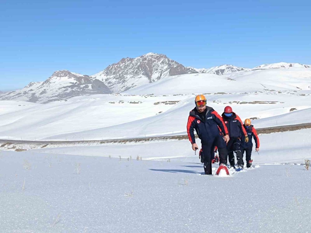 AFAD, Van’da çığ eğitimi vermeye devam ediyor