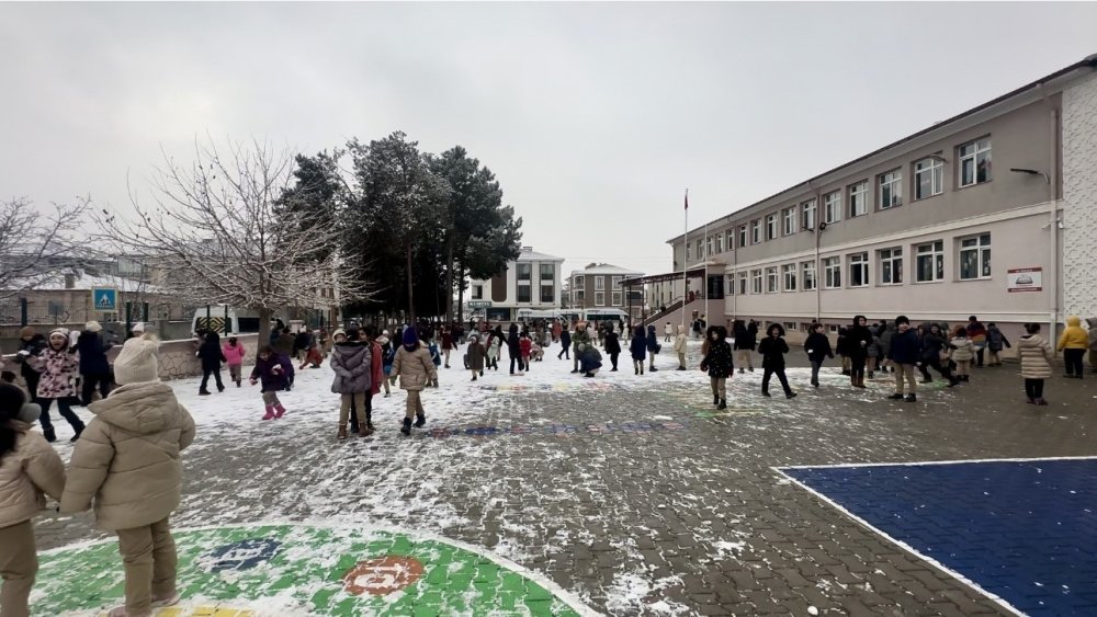 Erzincan'da kar yağışı etkili oldu, ekipler harekete geçti