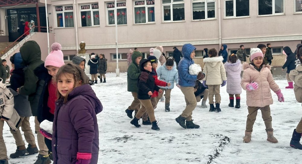 Erzincan'da kar yağışı etkili oldu, ekipler harekete geçti
