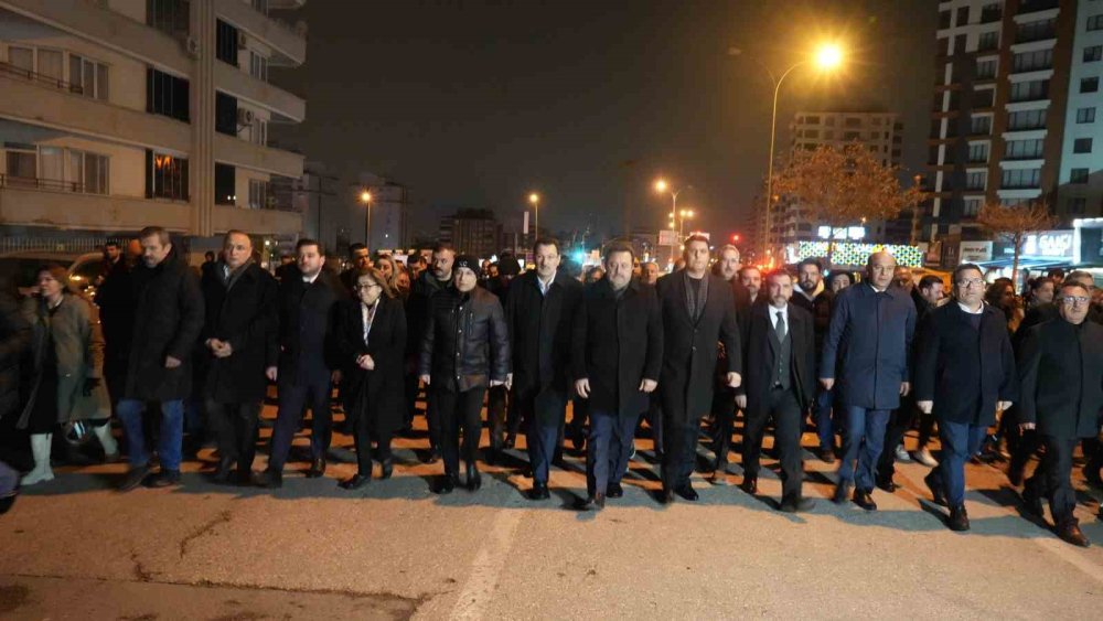 Antep’te deprem şehitleri için sessiz yürüyüş ve anma programı