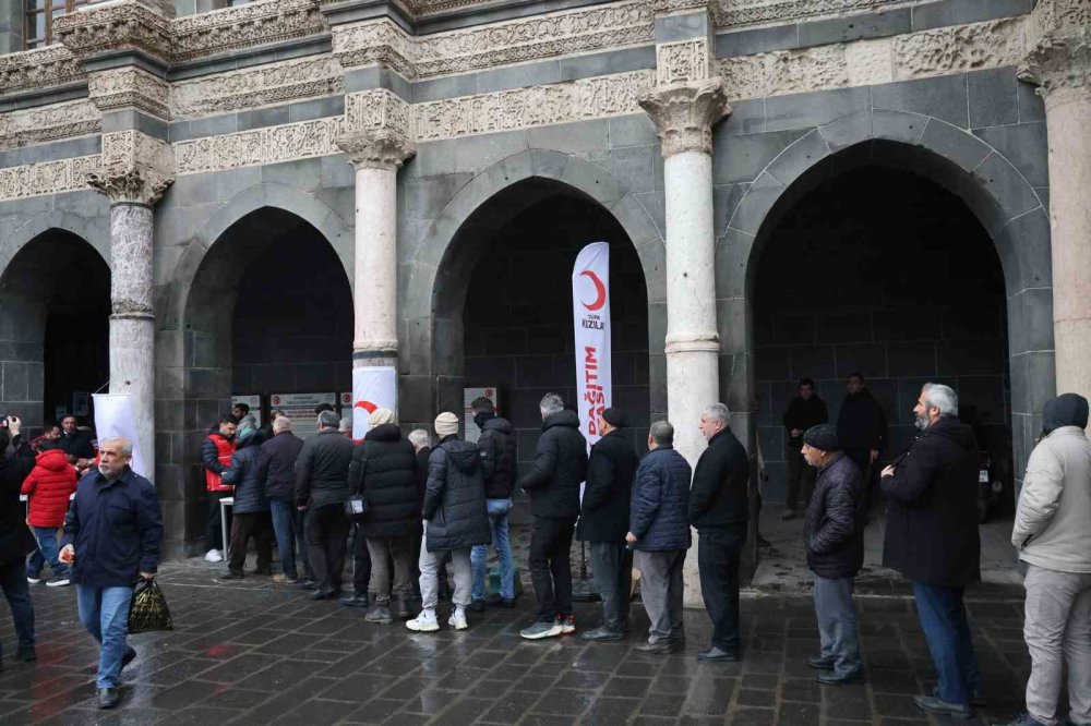 Diyarbakır’da depremde yaşamını yitirenler için Mevlid-i Şerif okundu