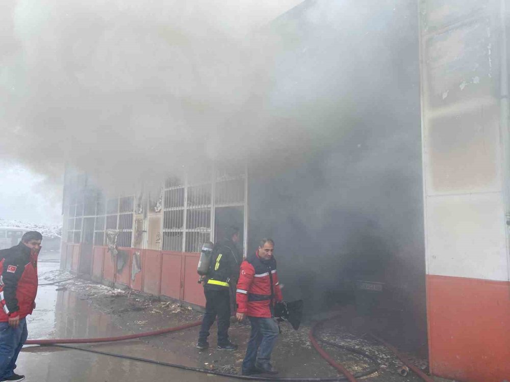 Malatya’da bir iş yerinde çıkan yangın korkuttu