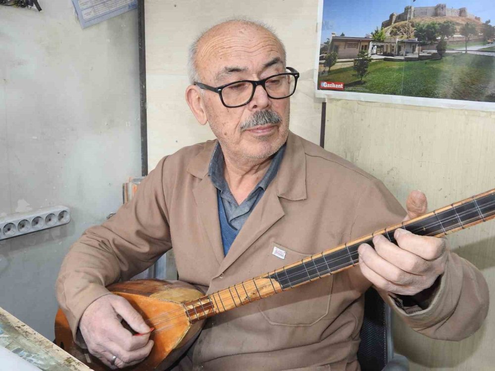 Ailesinden gizli öğrendiği mesleğini 50 senedir severek sürdürüyor