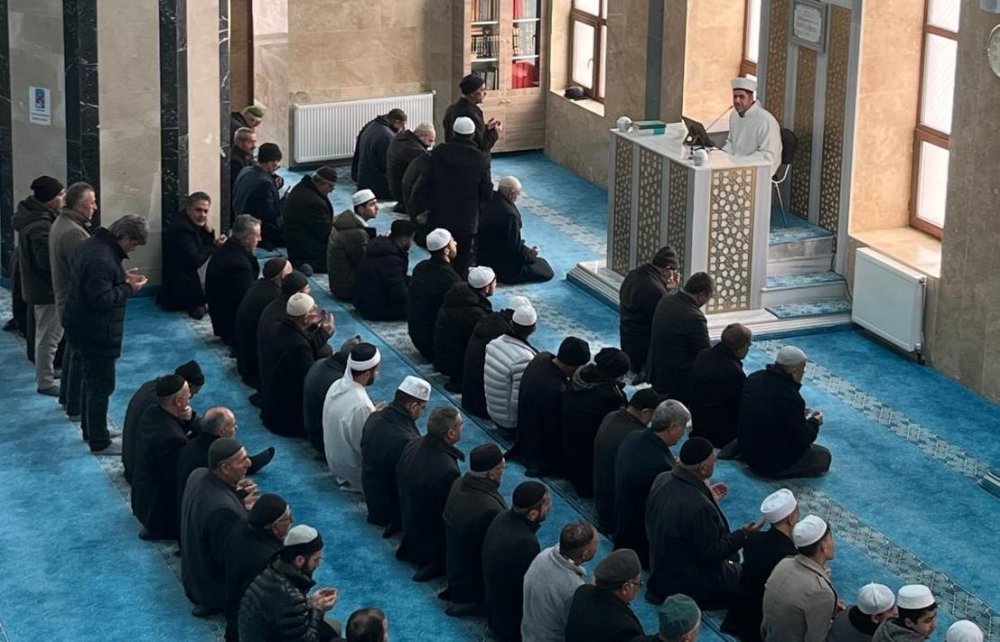 Çaldıran’da depremde hayatını kaybedenler anıldı