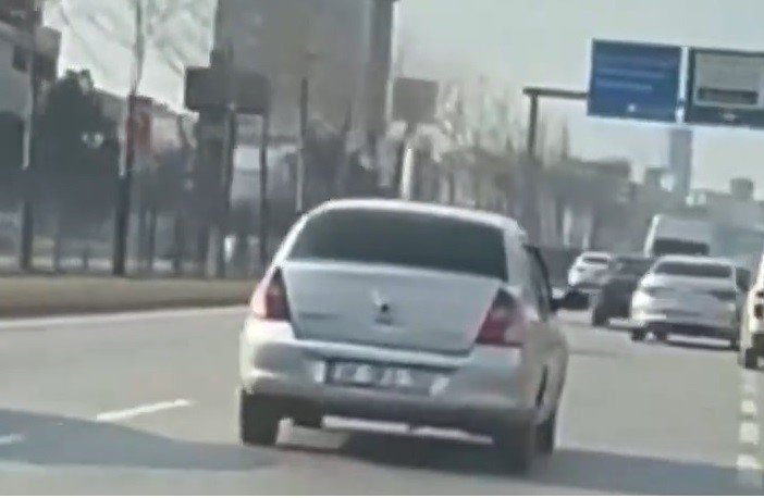 Antep’te makas atan sürücüler trafiği tehlikeye soktu