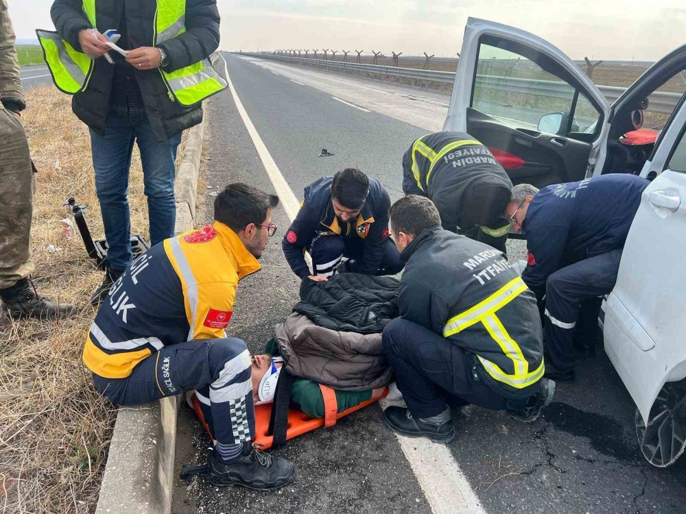 Mardin’de iki otomobil çarpıştı: 3 kişi yaralandı