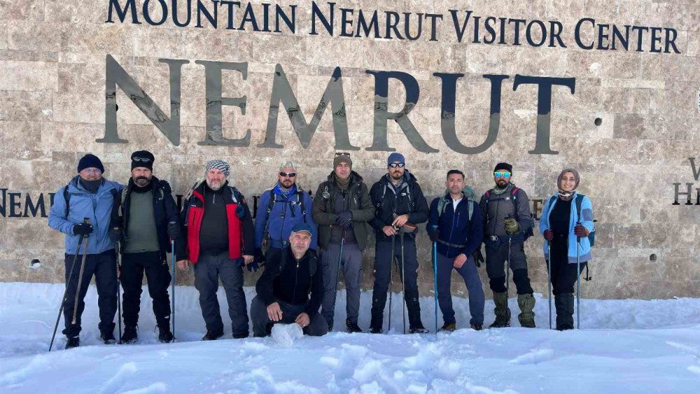 Adıyamanlı dağcılar Nemrut Dağı’na tırmandı
