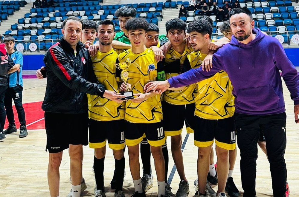 Hakkari Merkez'deki futsal müsabakaları sona erdi