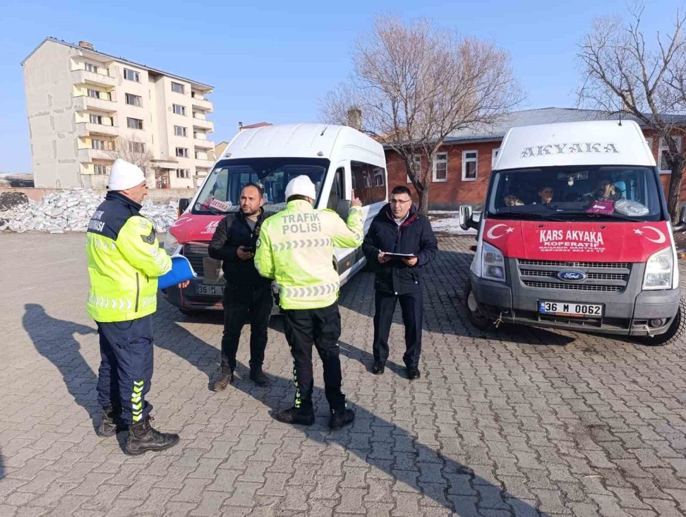 Kars'ta öğrenci servisleri denetlendi