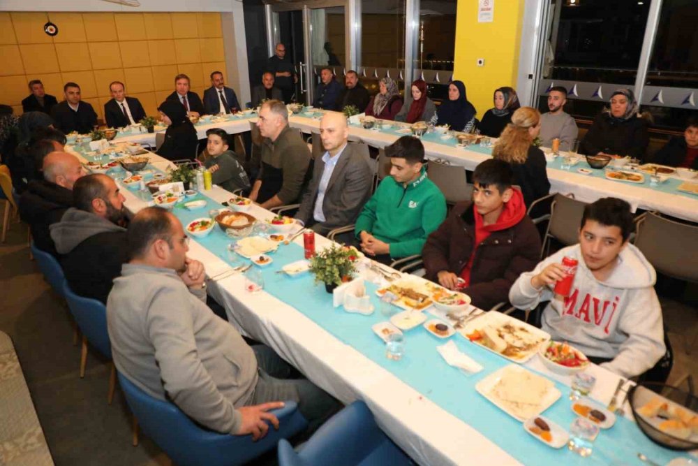 Vali Aydoğdu, maden kazasında yaşamını yitiren işçilerin aileleriyle bir araya geldi