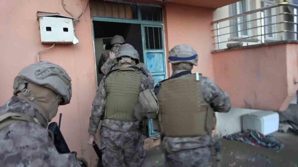 Adıyaman’da hırsızlık şüphelilerine operasyon: 34 gözaltı