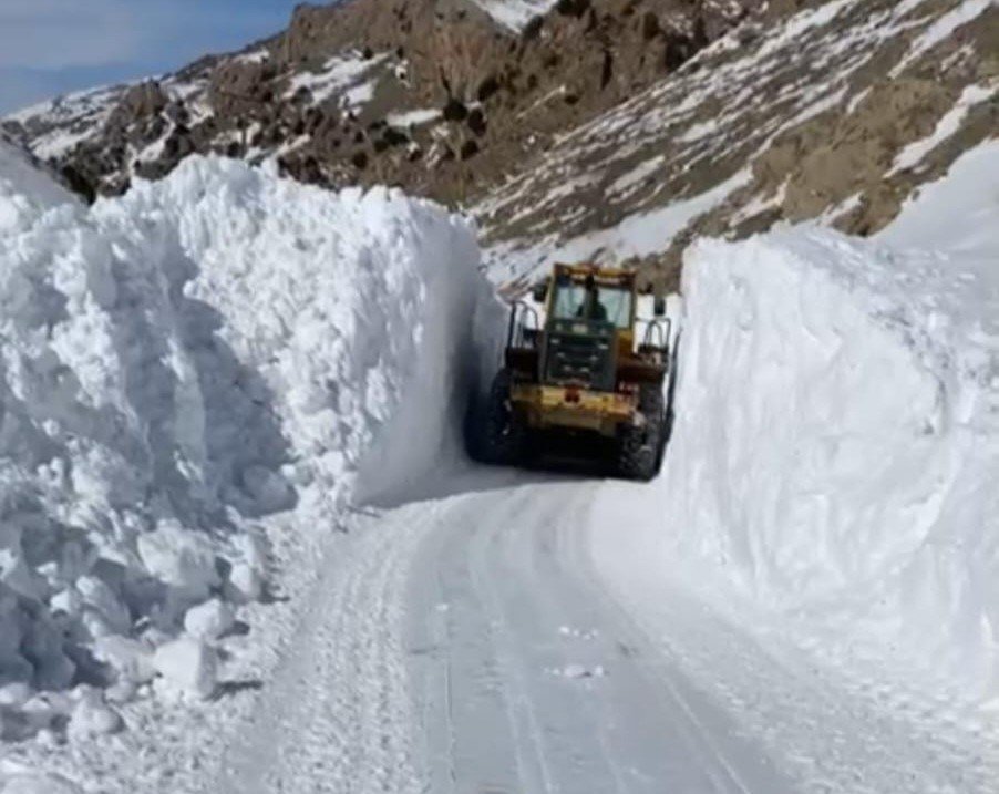 Başkale’de 50 yerleşim yerinin yolu ulaşıma kapandı