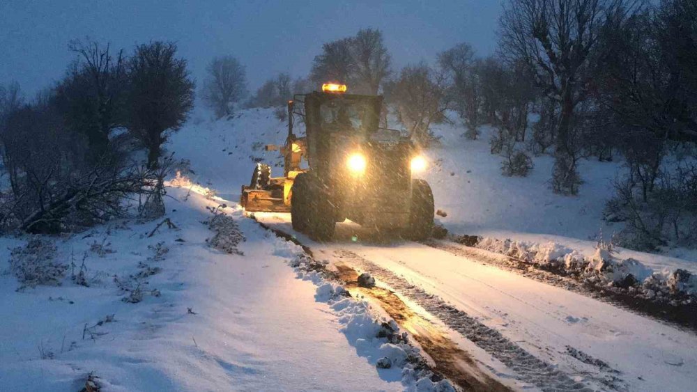 Diyarbakır’da kar yağışı sebebiyle kapanan 216 yol ulaşıma açıldı