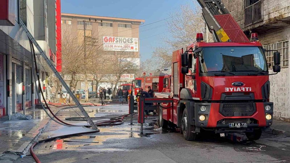 Antep’te ayakkabı atölyesinde yangın