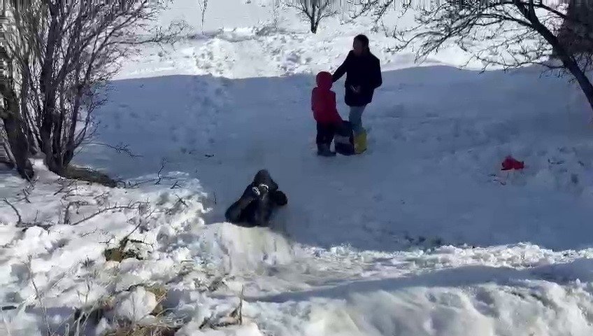 Adıyaman'da çocuklar karın keyfini çıkardı