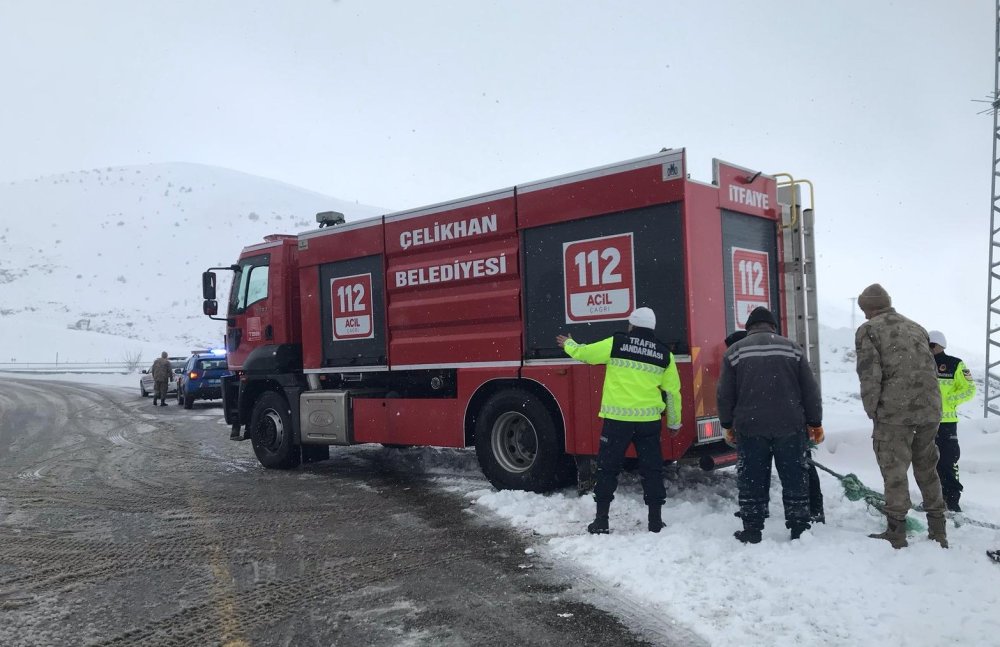Adıyaman'da donma tehlikesi yaşayan aile kurtarıldı