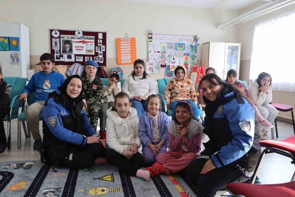 Erzurum'da polis ekipleri özel eğitim öğrencileriyle buluştu