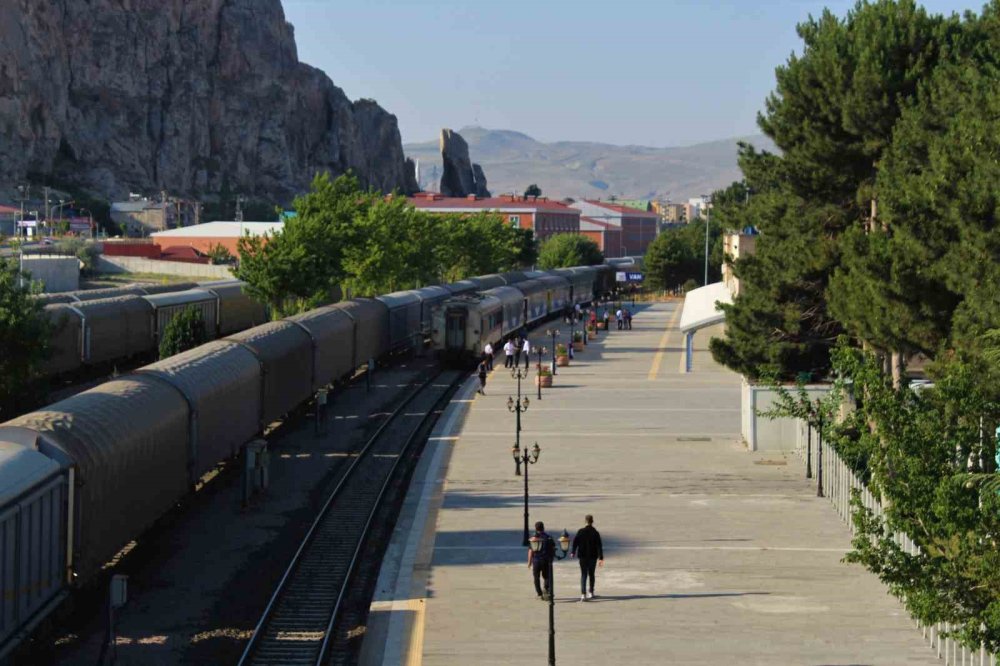 Van-Tahran tren seferleri başlıyor: İlk biletler yarın satışta