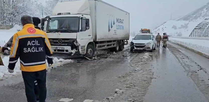 Erzincan’da zincirleme kaza