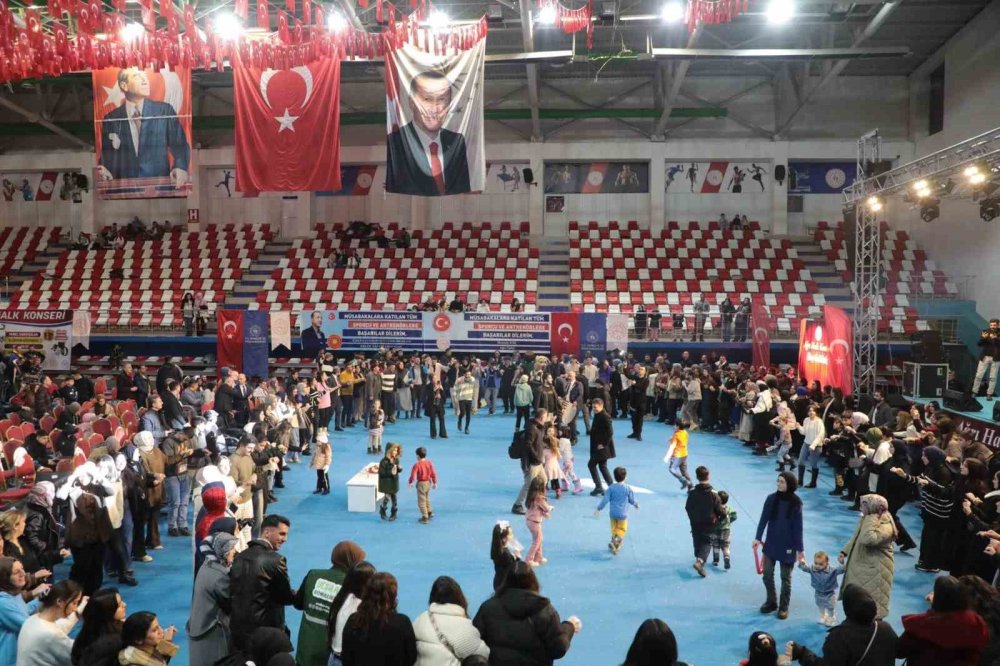 Ağrı’da halk konseri düzenlendi