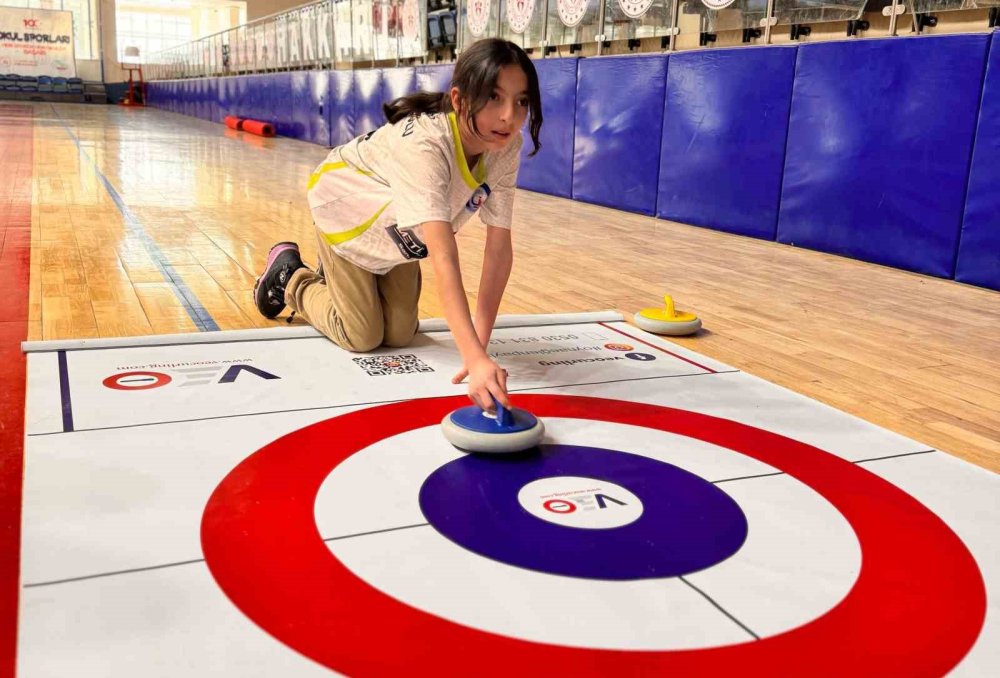 Hakkari’de ilk defa "Floor Curling" müsabakaları düzenlendi