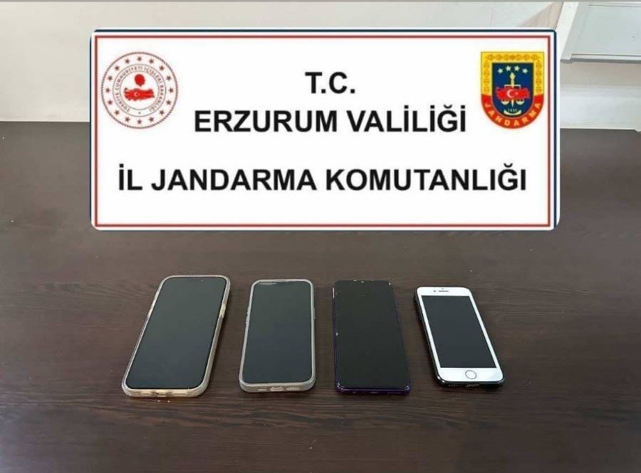 Erzurum'da sahte cep telefonu satıcılarına suçüstü