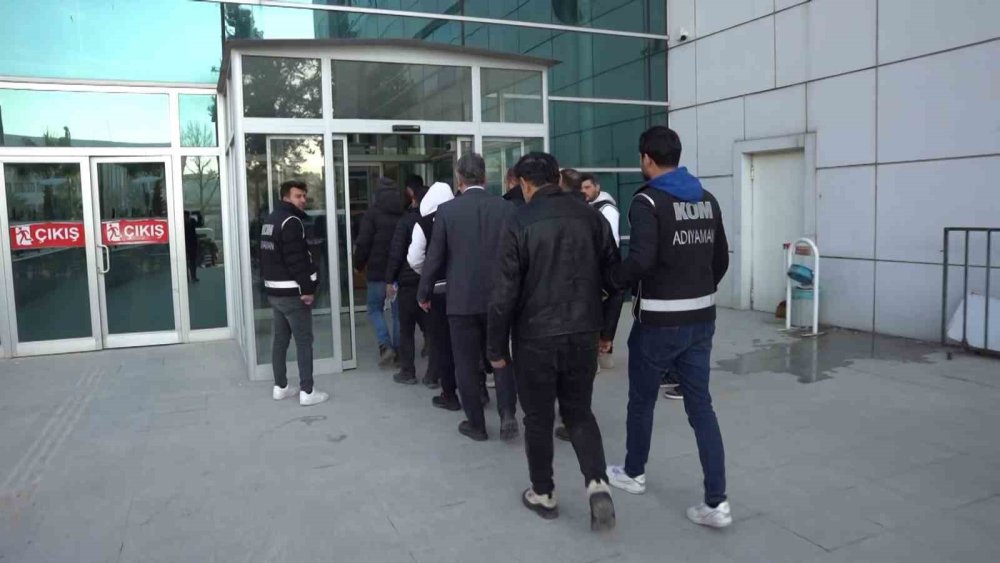 Usulsüz sağlık raporu operasyonunda gözaltına alınan 5 şahıs adliyeye sevk edildi