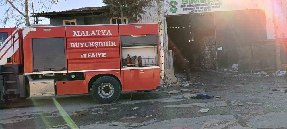 Malatya’da geri dönüşüm fabrikasında yangın çıktı