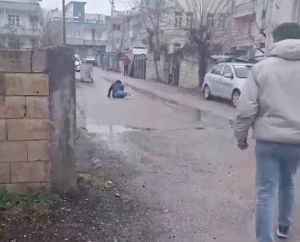 Sokaktaki kişi, uyuşturucunun etkisiyle yığılıp kaldı