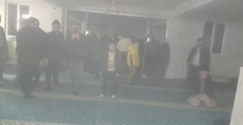 Batman’da teravih namazı, camide çıkan yangın nedeniyle yarıda kaldı