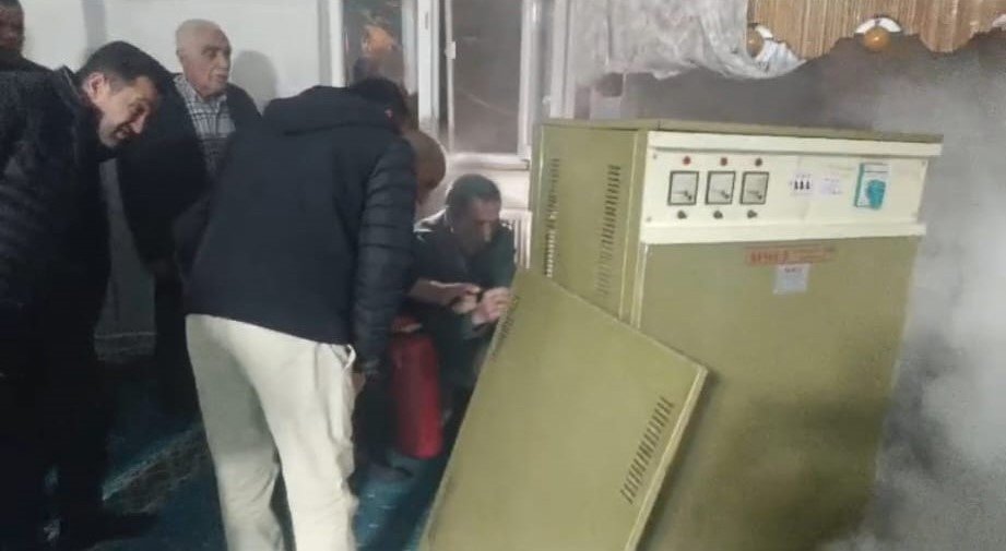 Batman’da teravih namazı, camide çıkan yangın nedeniyle yarıda kaldı