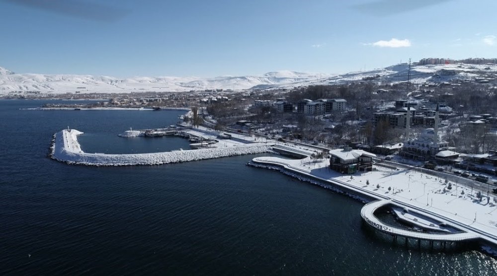 Havaların soğumasıyla Van Gölü nefes aldı